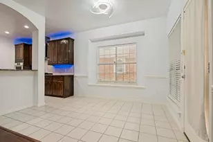 2811 Gillespie Ln, Grand Prairie, TX 75052 - Photo 9