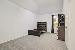 2811 Gillespie Ln, Grand Prairie, TX 75052 - Photo 17