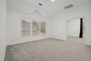 2811 Gillespie Ln, Grand Prairie, TX 75052 - Photo 15