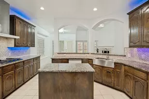 2811 Gillespie Ln, Grand Prairie, TX 75052 - Photo 11