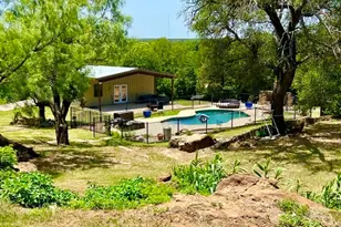 124 S 3rd St, Jacksboro, TX 76458 - Photo 13