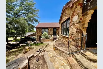 124 S 3rd Street, Jacksboro, TX 76458 - Photo 3