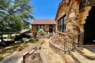 124 S 3rd St, Jacksboro, TX 76458 - Photo 3