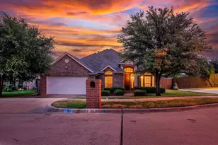 11 Beechcreek Dr, Edgecliff Village, TX 76134 - Photo 1