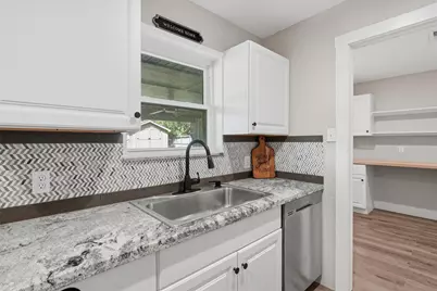 332 S Sealy Avenue, Justin, TX 76247 - Photo 11