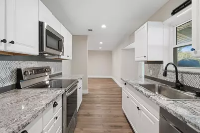 332 S Sealy Avenue, Justin, TX 76247 - Photo 7