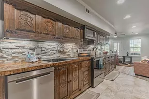 1011 Pawnee Trail, Granbury, TX 76048 - Photo 7