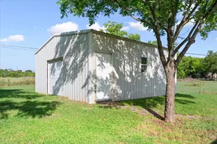 108 Towne W Dr, Lorena, TX 76655 - Photo 25