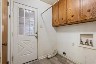 108 Towne W Dr, Lorena, TX 76655 - Photo 9