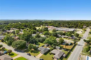 2703 Regal Dr, Denison, TX 75020 - Photo 5