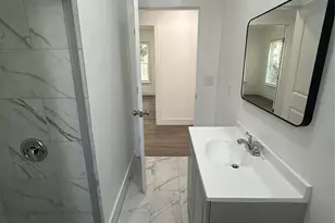 600 E Robert St, Fort Worth, TX 76104 - Photo 11