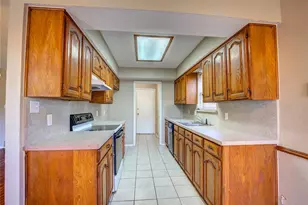 7724 Pebblebrook Dr, Watauga, TX 76148 - Photo 11