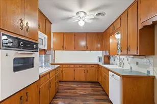 204 N Marable St, West, TX 76691 - Photo 11