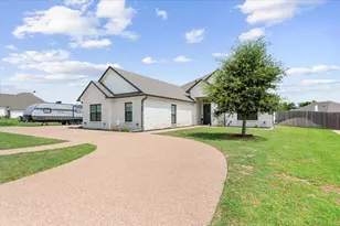 205 Fox Run Ln, Robinson, TX 76706 - Photo 3