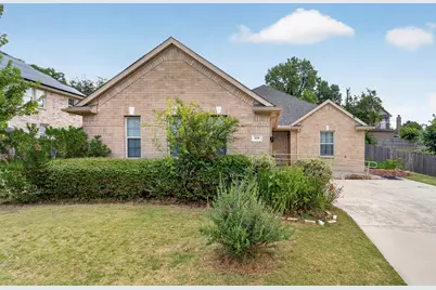 119 Matamoros Street, Grand Prairie, TX 75051 - Photo 3