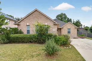 119 Matamoros St, Grand Prairie, TX 75051 - Photo 3