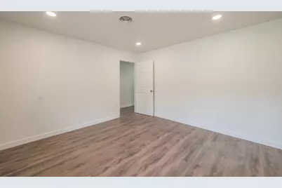 2021 Glenhaven, Haltom City, TX 76117 - Photo 5