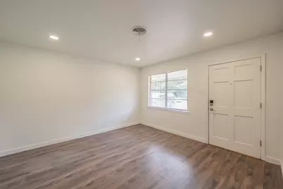 2021 Glenhaven, Haltom City, TX 76117 - Photo 3