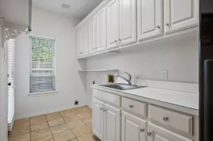 7501 Sweetgum Dr, Irving, TX 75063 - Photo 31