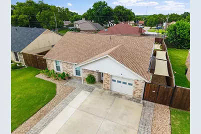 829 W Crossland Boulevard, Grand Prairie, TX 75052 - Photo 3