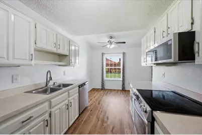 829 W Crossland Boulevard, Grand Prairie, TX 75052 - Photo 11