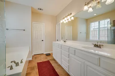 11804 Blackhawk Drive, Frisco, TX 75033 - Photo 13