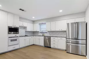54 Legend Rd, Benbrook, TX 76132 - Photo 15