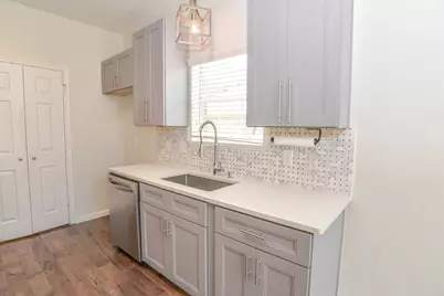 923 Kathryn Drive, Lewisville, TX 75067 - Photo 9