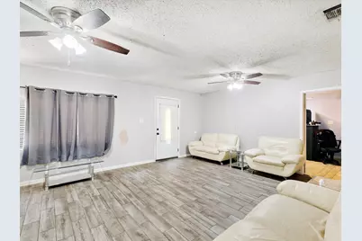 706 N Carrier Parkway, Grand Prairie, TX 75050 - Photo 9