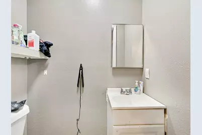 706 N Carrier Parkway, Grand Prairie, TX 75050 - Photo 15