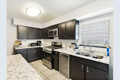 706 N Carrier Parkway, Grand Prairie, TX 75050 - Photo 5