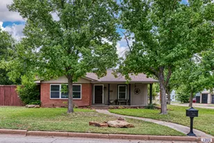 1202 NW 4th Ave, Mineral Wells, TX 76067 - Photo 1