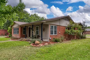 1202 NW 4th Ave, Mineral Wells, TX 76067 - Photo 3