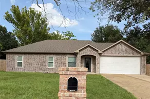449 Cypress St, Pittsburg, TX 75686 - Photo 1