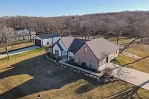 101 Lakeview Trl, Mabank, TX 75147 - Photo 3