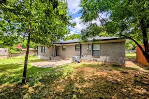 1706 Henderson Ct, Irving, TX 75061 - Photo 3