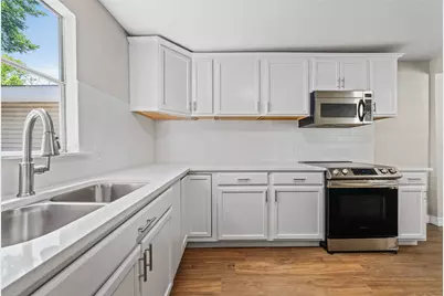 117 N Oak Street, Lacy Lakeview, TX 76705 - Photo 9