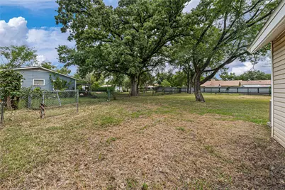 117 N Oak Street, Lacy Lakeview, TX 76705 - Photo 31