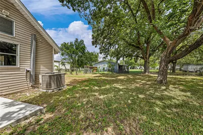 117 N Oak Street, Lacy Lakeview, TX 76705 - Photo 29
