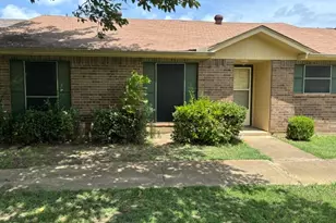 22 E Townhouse Ln, Grand Prairie, TX 75052 - Photo 1