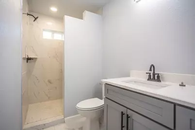 815 Ritchey Street, Gainesville, TX 76240 - Photo 9