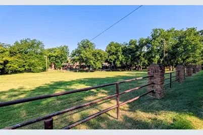1431 S Houston School Road, Lancaster, TX 75146 - Photo 13