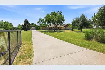 109 Crestwood Lane, Springtown, TX 76082 - Photo 3