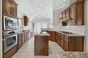 2848 Gillespie Ln, Grand Prairie, TX 75052 - Photo 9