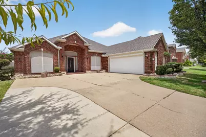 2848 Gillespie Lane, Grand Prairie, TX 75052 - Photo 1