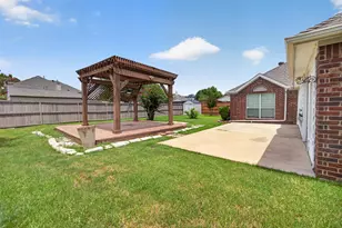 2848 Gillespie Ln, Grand Prairie, TX 75052 - Photo 33