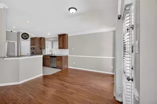 2848 Gillespie Ln, Grand Prairie, TX 75052 - Photo 11