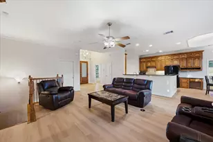 2643 Creekwood Dr, Cedar Hill, TX 75104 - Photo 9