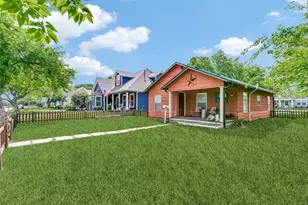 612 E Wall St, Grapevine, TX 76051 - Photo 3