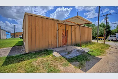 105 W Highway 82, Nocona, TX 76255 - Photo 3